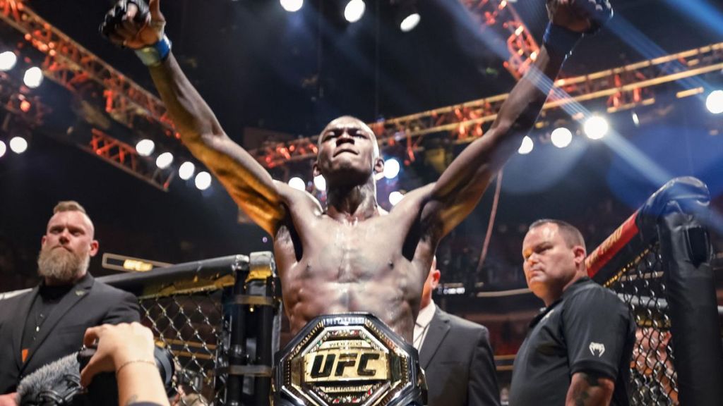 Israel Adesanya: A Dominant Kickboxing Showdown